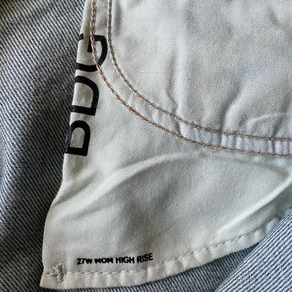 Urban Outfitters High-Rise Mom Jean Shorts - Picture 4 of 4